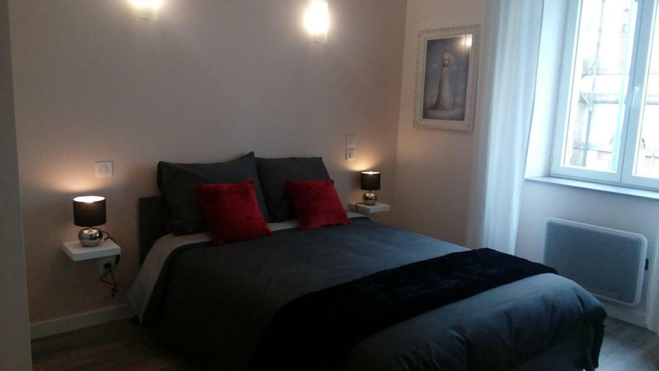Les Chambres Hautes D'Anastasia Rodez Exterior photo