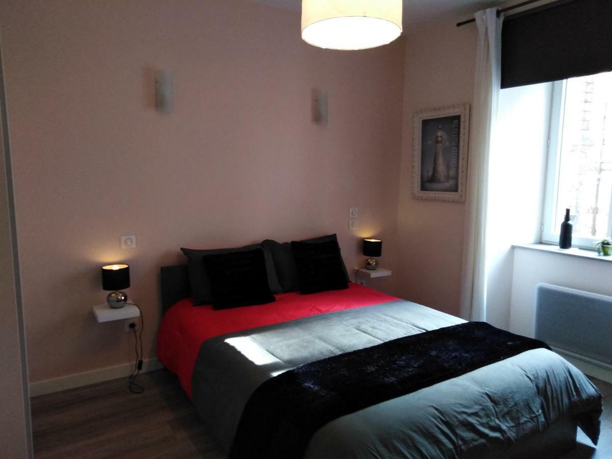 Les Chambres Hautes D'Anastasia Rodez Exterior photo